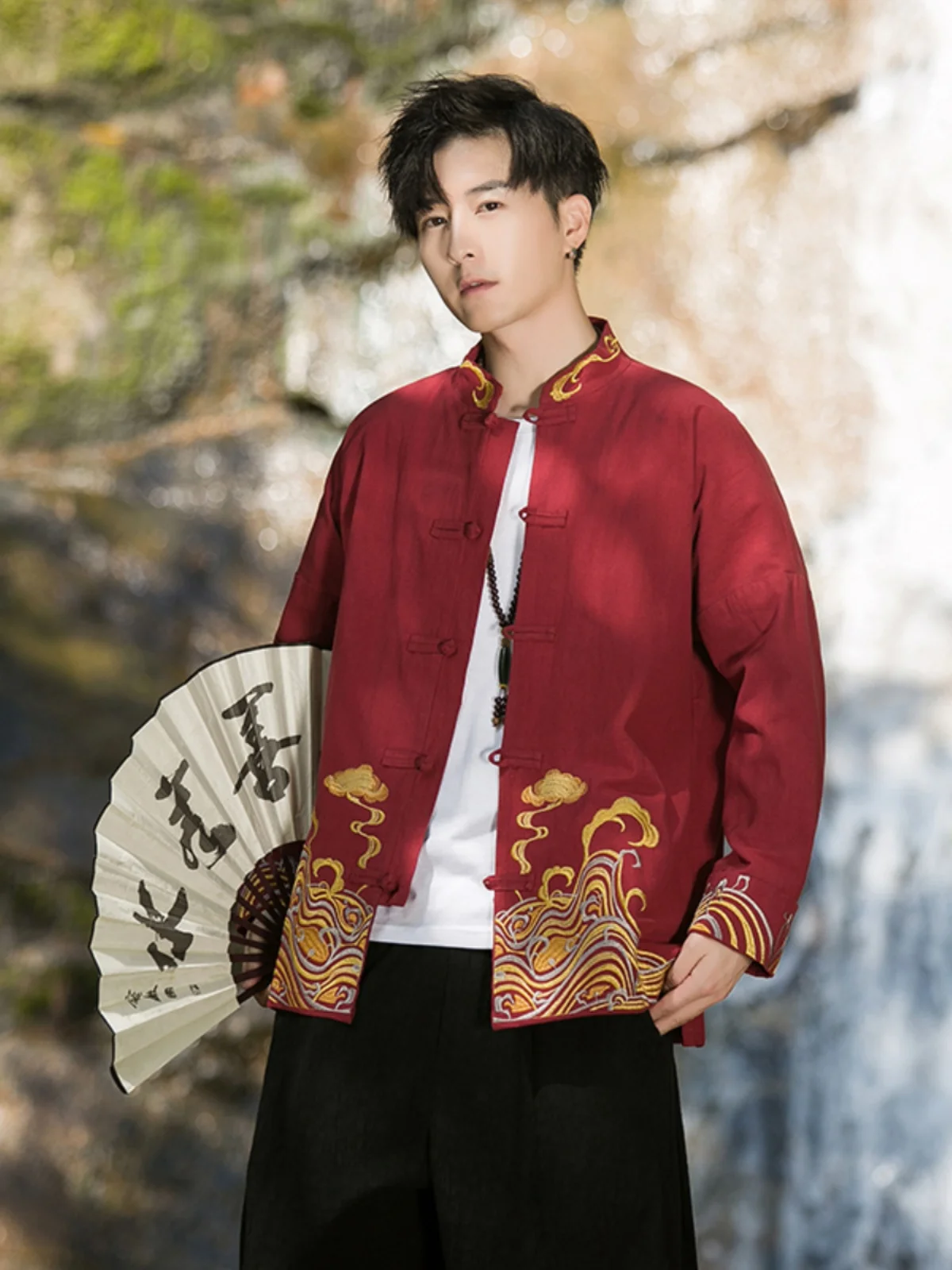 

Red Chinese Sle Jaet for Men Embroidered Stand Collar Spring Autumn Faion Brand New Year's Design Smart Casual Outerwear