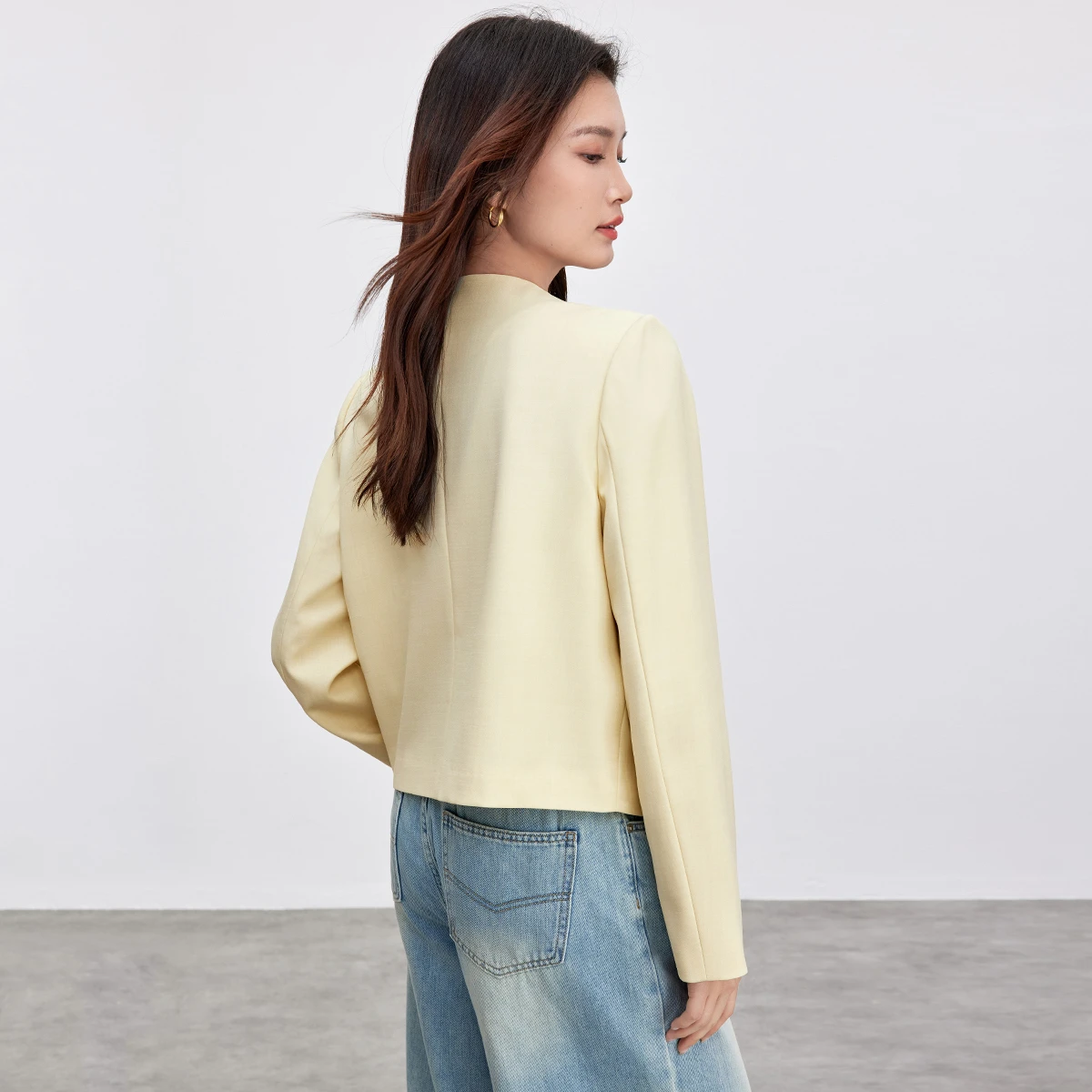 SENTUBILA Women Cropped Blazer 2026 Autumn Loose One Button V Neck Jacket Ladies Straight Elegant Commuter Short Coat 141X53363