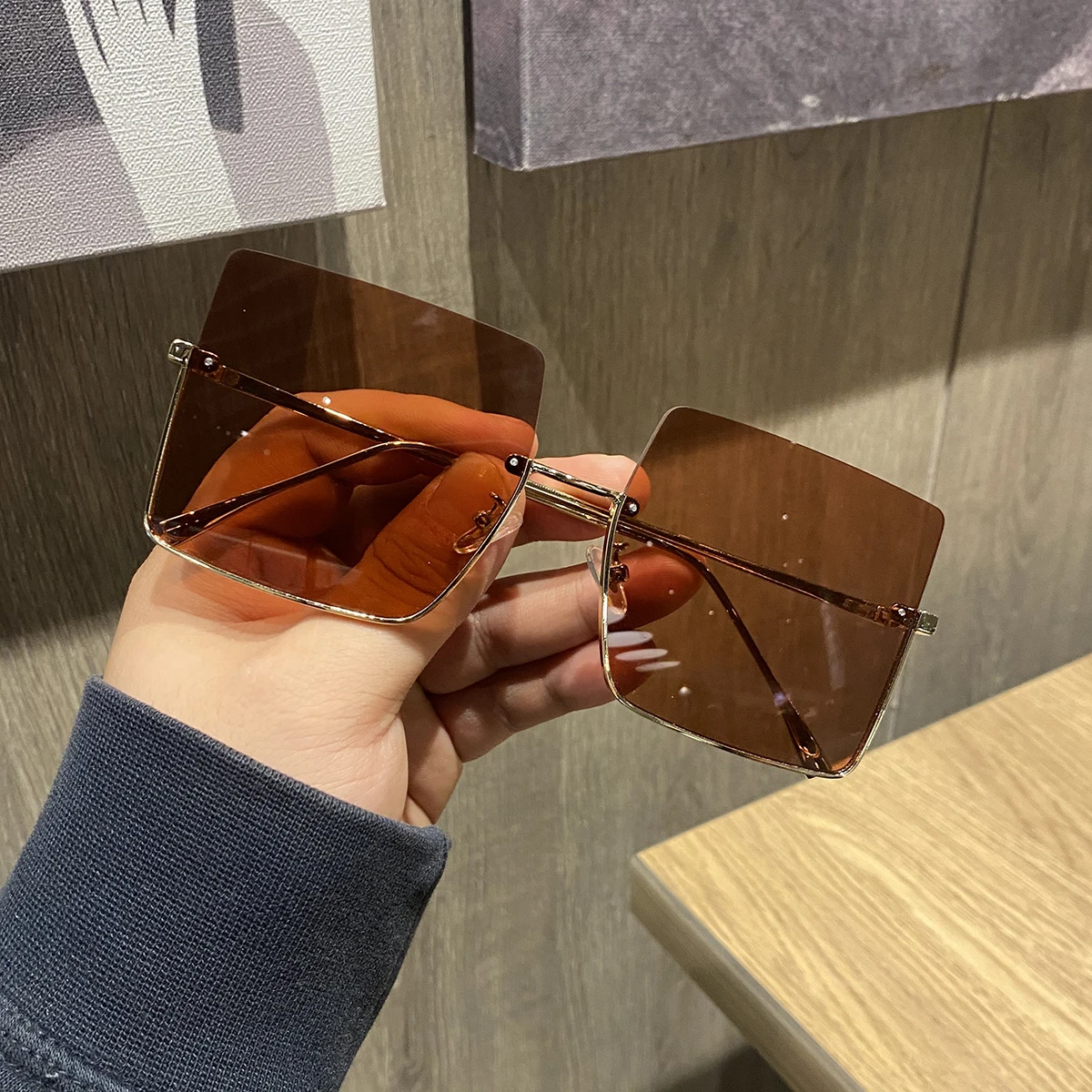 

Creative Metal Frame Semi-rimmed UV400 Sunglasses for Women 2021 , Streetwear Fashion Half Frame Men's Sunglasses Streetwear