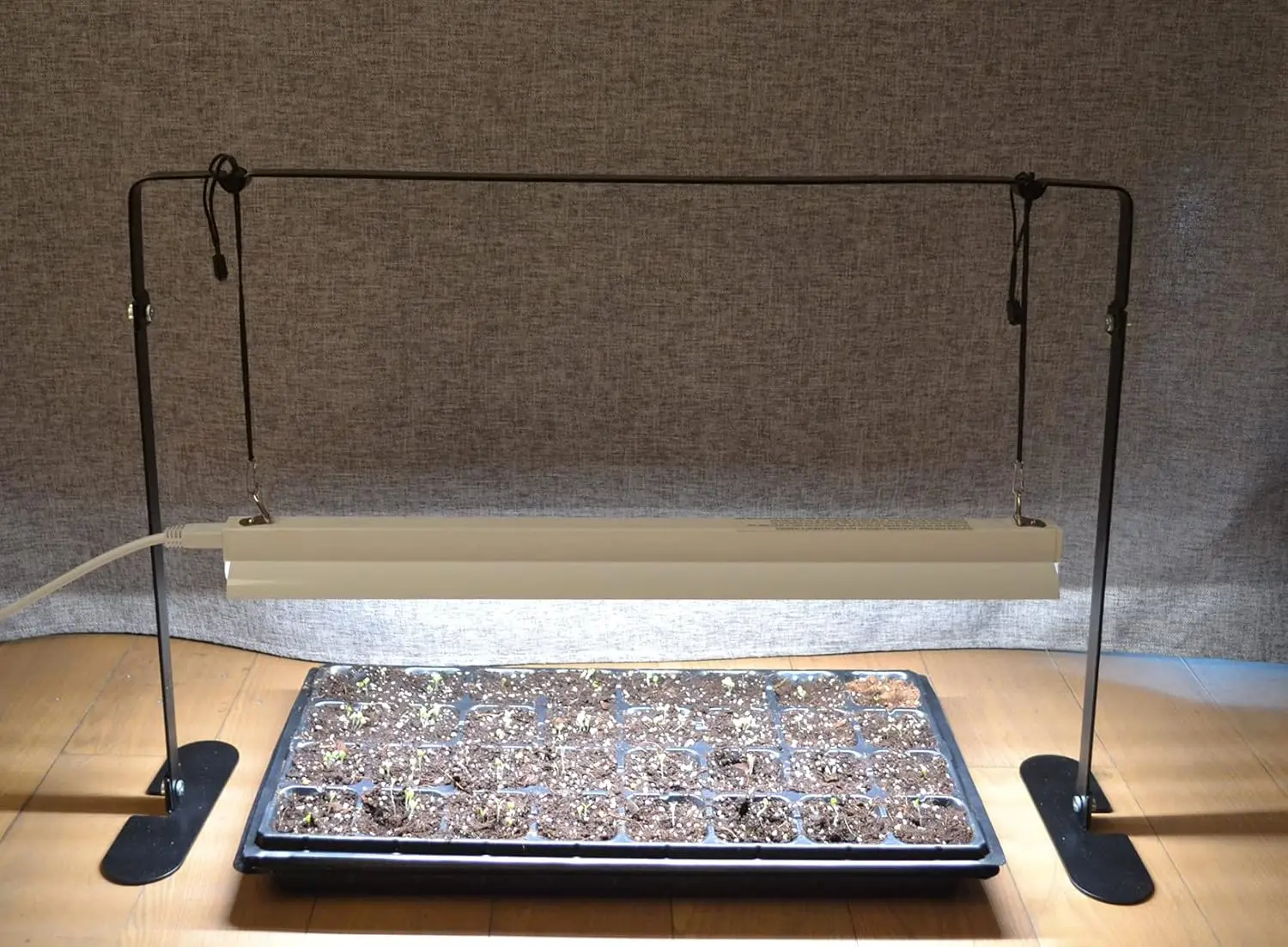 Adjustable LED Grow Light for Indoor Plants, Seed Starting with Natural Spectrum, Iron Frame & On-Off Switch