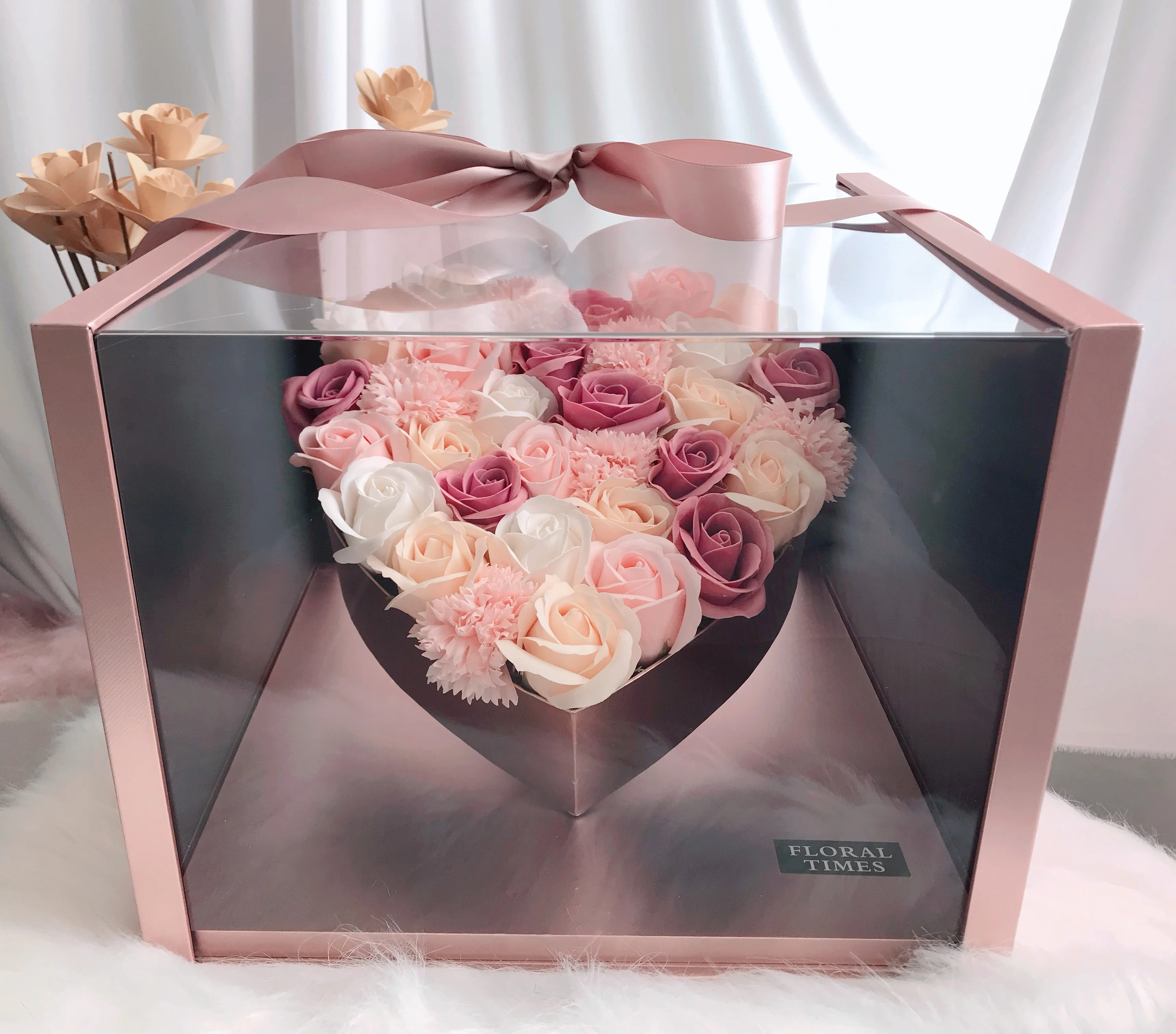 

Large Panoramic Acrylic Love Gift Box Rose Soap Flower Eternal Valentine's Day Creative Gift for Girlfriend's Birthday