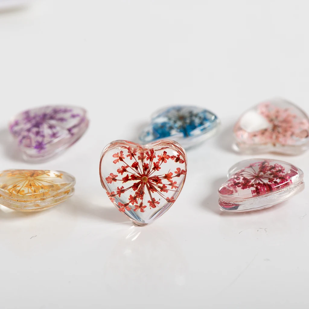 20# Heart-Shaped Glass Beads with Dried Flowers 20X20X10mm Flat-Back Dome Cabochons for DIY Jewelry Making 4PCS TCZ852A