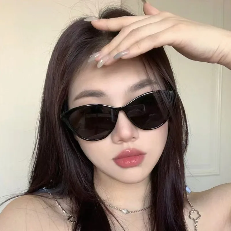 1Pc Retro Frame Cat Eye Sunglasses Women Trendy Vintage Eyewear Punk One Piece Shades Streetwear view 6