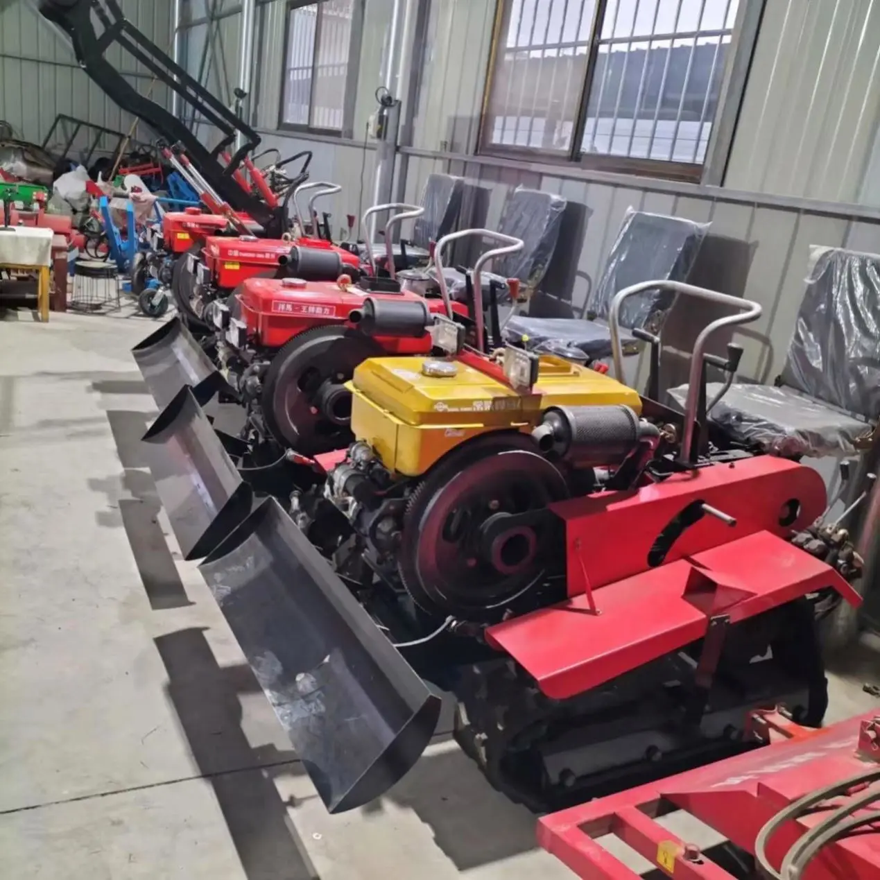Hot Sale Multi-Functional Cultivator 25  Tracked Agricultural Machinery Wholesale