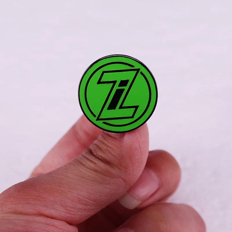 جاسوس فيلم Zorin الصناعات الخضراء Z شعار شارة المينا دبوس هدية لفيلم هواة عبادة