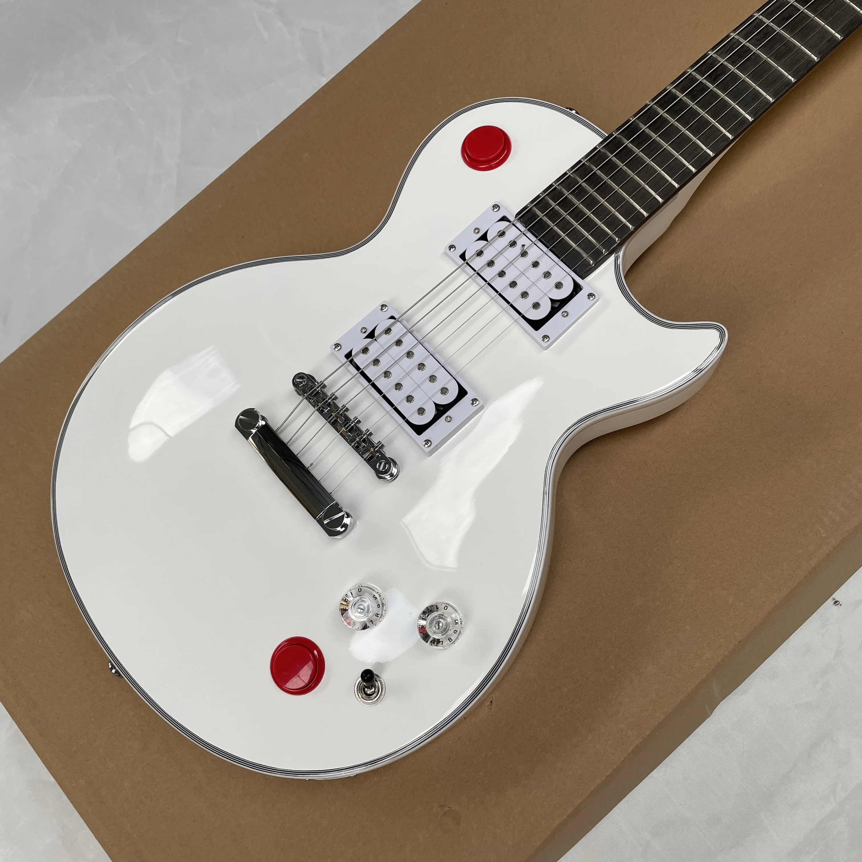 Simple 6-string electric guitar. White body, red switch, silver hardware guitars. A unique and understated guitarra.
