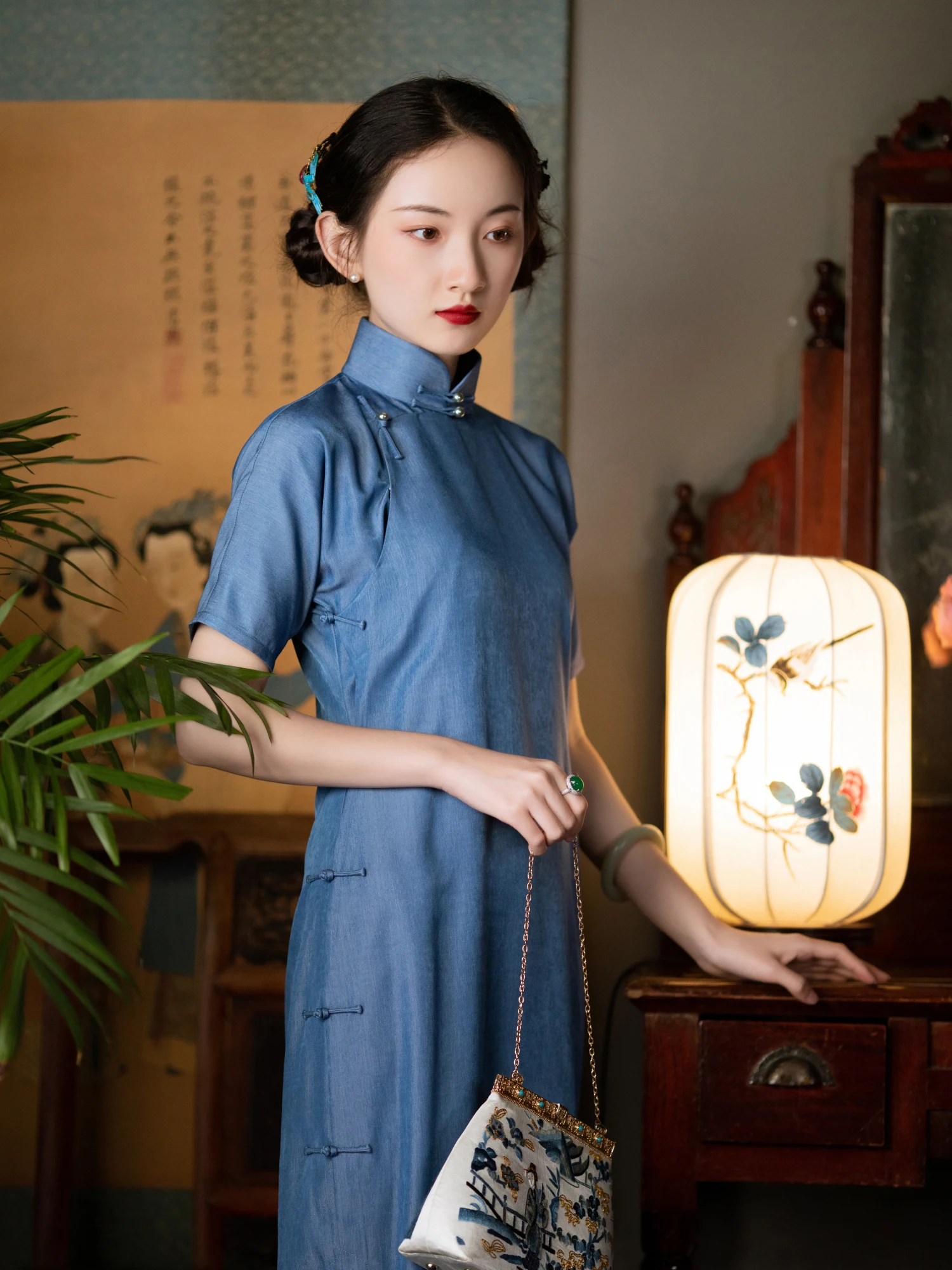 

Элегантное винтажное платье-ципао в молодежном стиле для весны и лета, из улучшенного джинсового материала, для повседневной носки, с эффектом похудения, из смесового хлопка