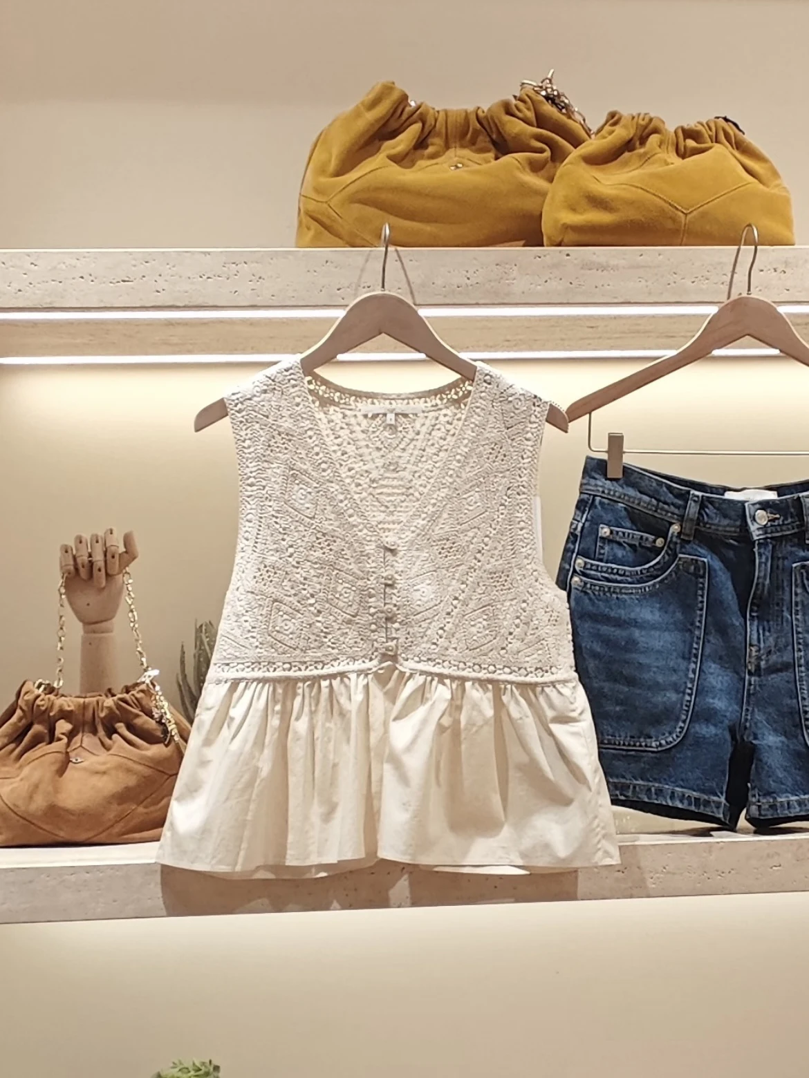 

Elegant Style HEIDD BA2026 Spring Summer Vacation Floral Embroidery Splice Lace Trim Sleeveless Vest Shirt for Women Cotton M...
