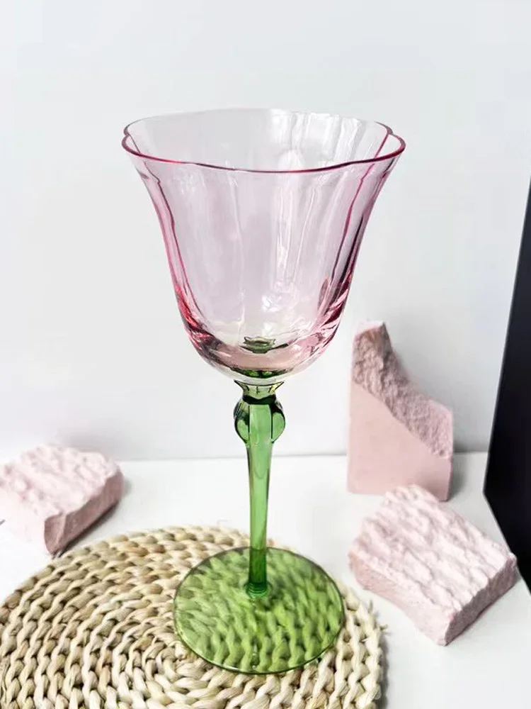 Small Fresh Flower Goblet Medieval Glass Vintage French Cup Pink Green Red Wine Glass Beer Glasses for Valentine\'s Day Gift