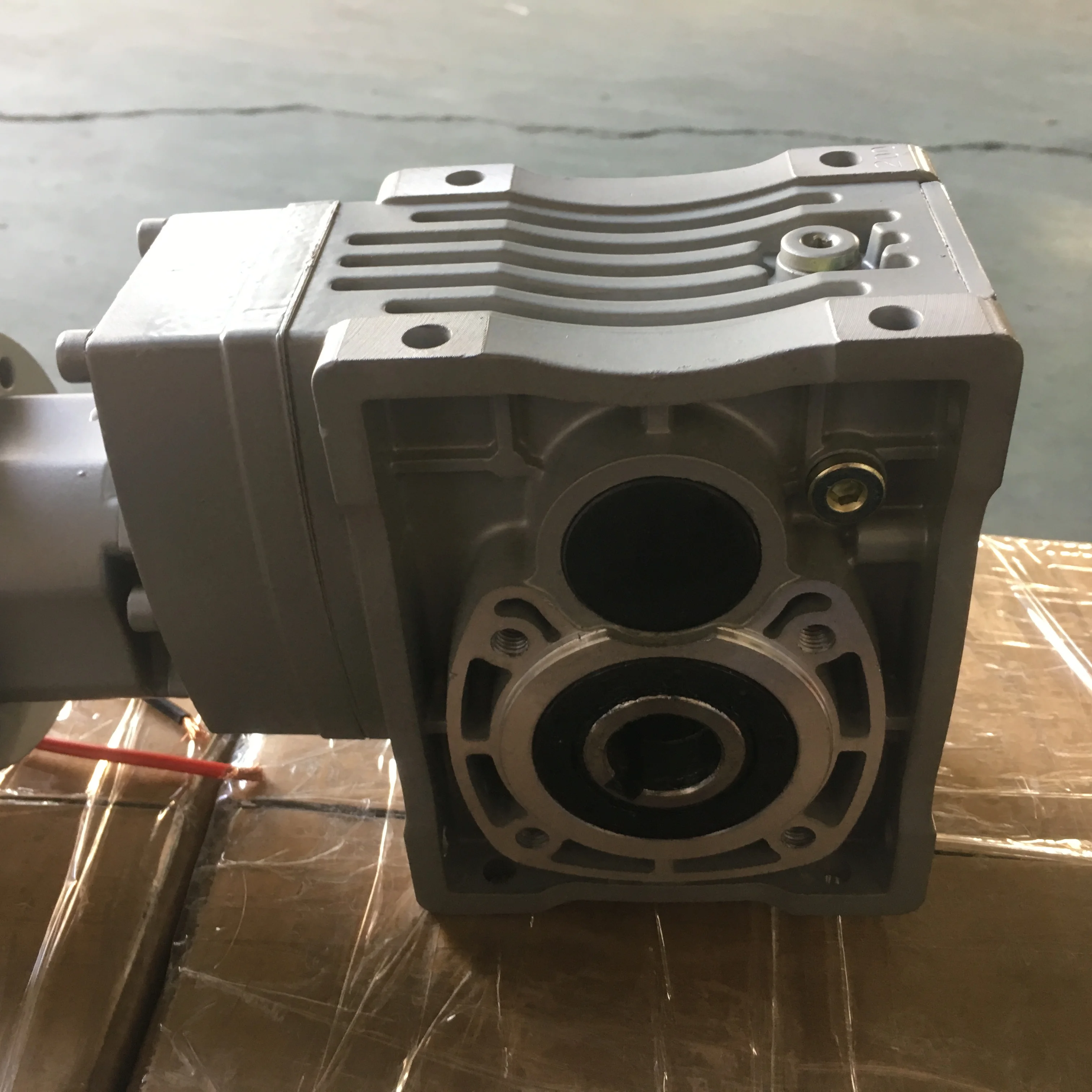 12V 24V dc helical hypoid gear reducer motor 230W 400W 700W