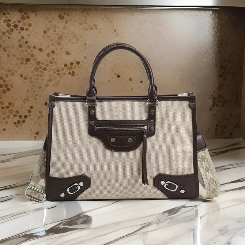 

Chic Mini Crossbody Bag Unique Retro Letter Logo Print Stylish Leather Handbag For Fashionable Daily Commute