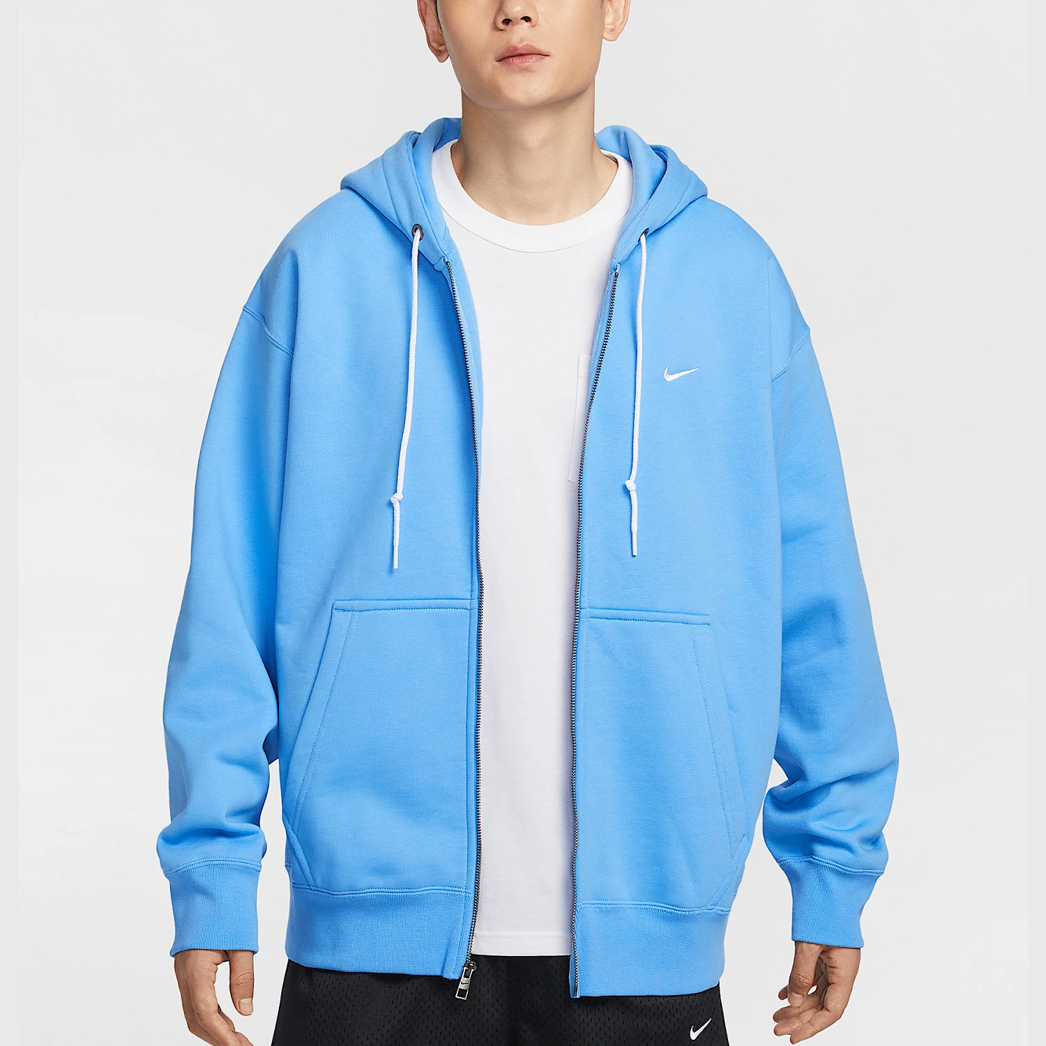 

Оригинальная мужская куртка Nike Solo Swoosh с капюшоном и молнией по всей длине DR0403-412