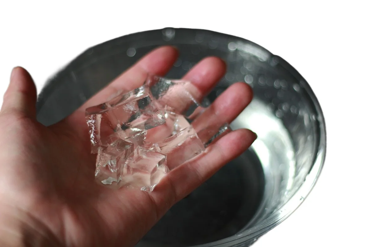 Magic Props Water Turns Ice Cubes Quickly Freeze Hands Frozen Hands