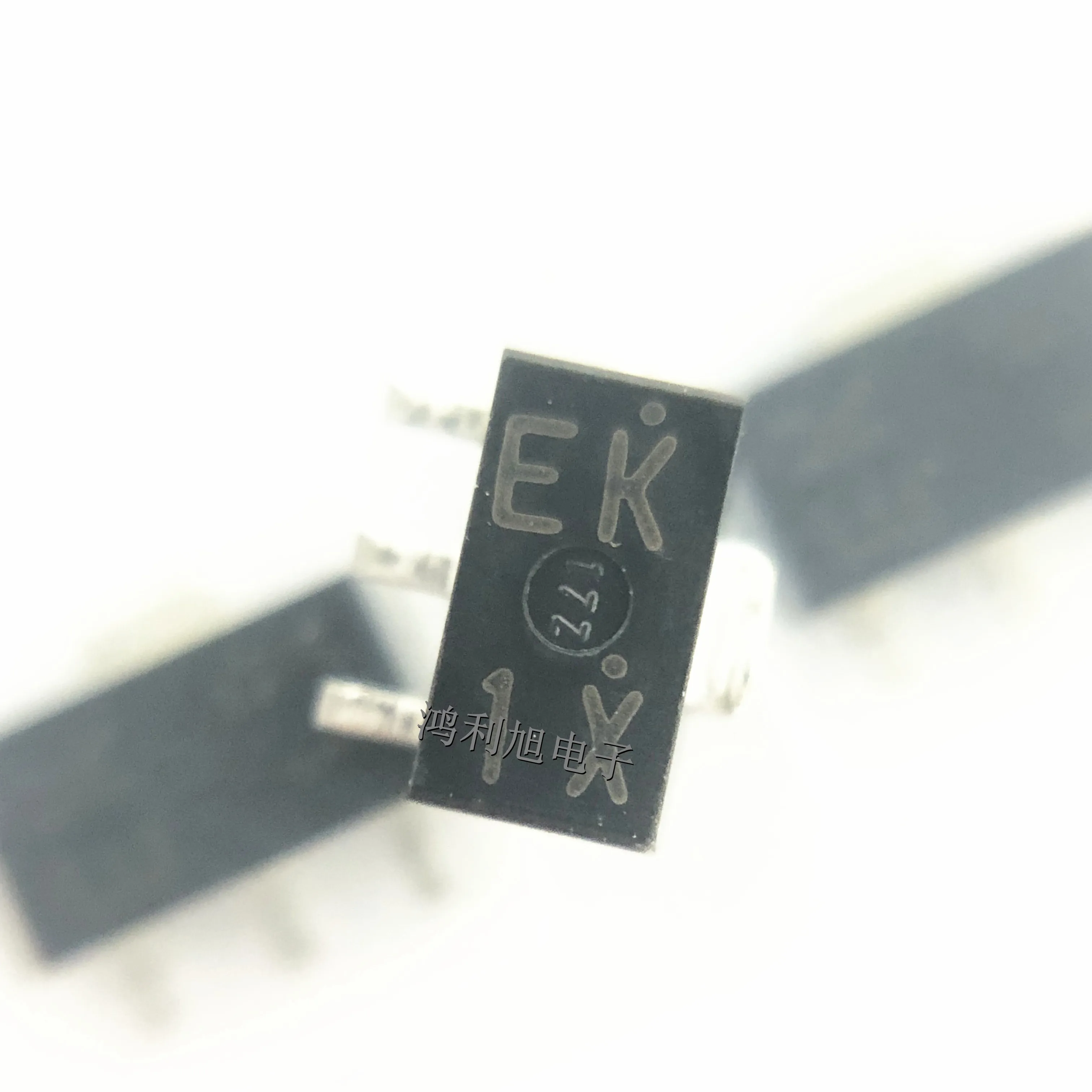 10PCS/Lot 2SD1001-T1 2SD1001 SOT-89 MARKING:EK NPN Bipolar Transistor 80V 300mA Original Stock