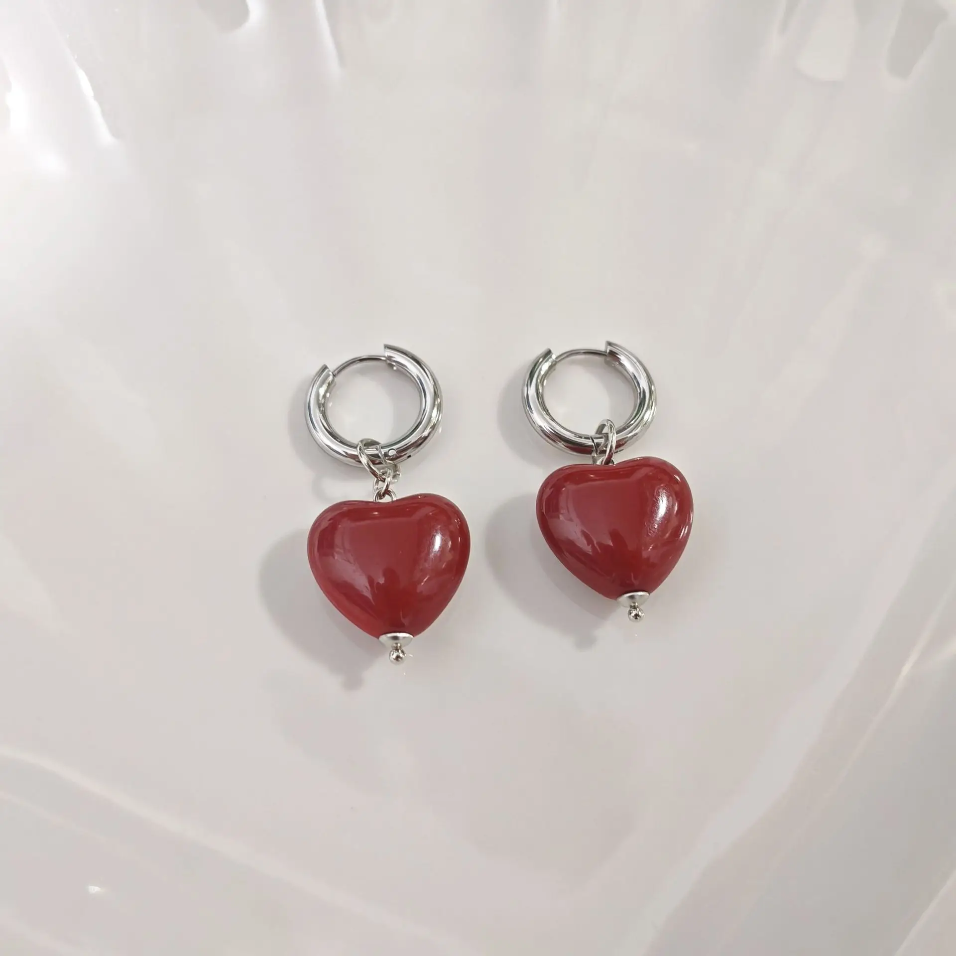 

Punk Red Peach Heart-shaped Pendant Earrings for Women Simple Geometric Circular Ear Buckle Fashion Jewelry Accessories Gift