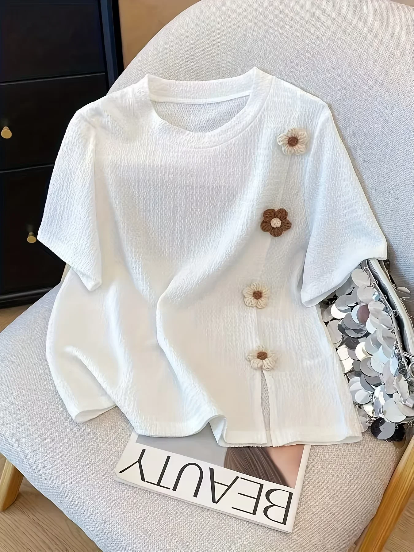 2026 Hot Selling Women's Textured Short-Sleeved T-Shirt with Round Neck and Side Slit 3D Crochet Flower Decoration Top, Casual A