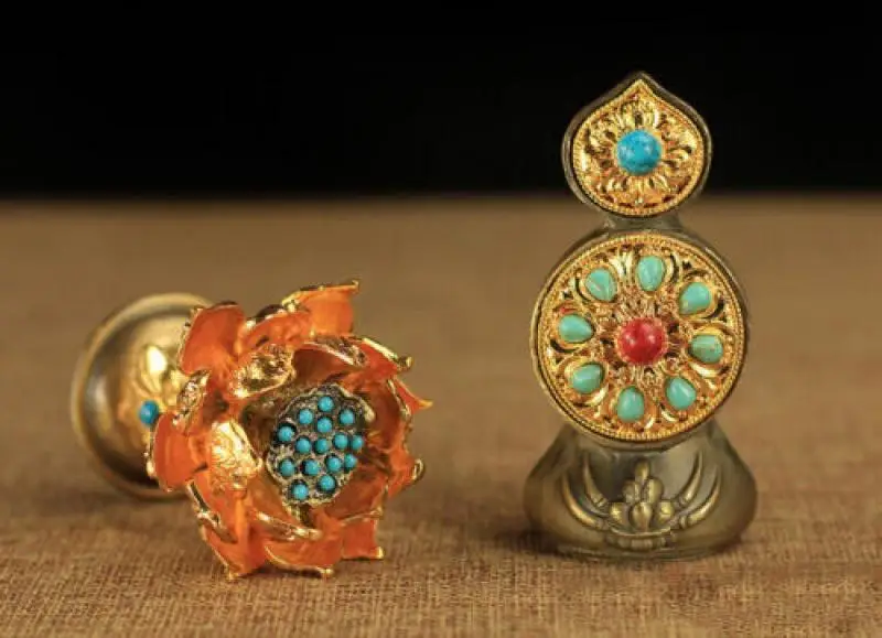 

1 пара тибетских буддийских принадлежностей, алтарь, цветок думы, благоприятное предложение Будды