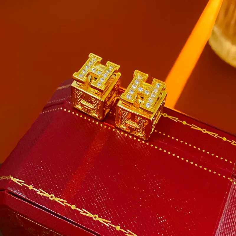 أقراط مجوفة بأحرف مربعة من الزركون للسيدات - أقراط بأحرف مربعة - أقراط مجوهرات بتصميم عصري وفاخر