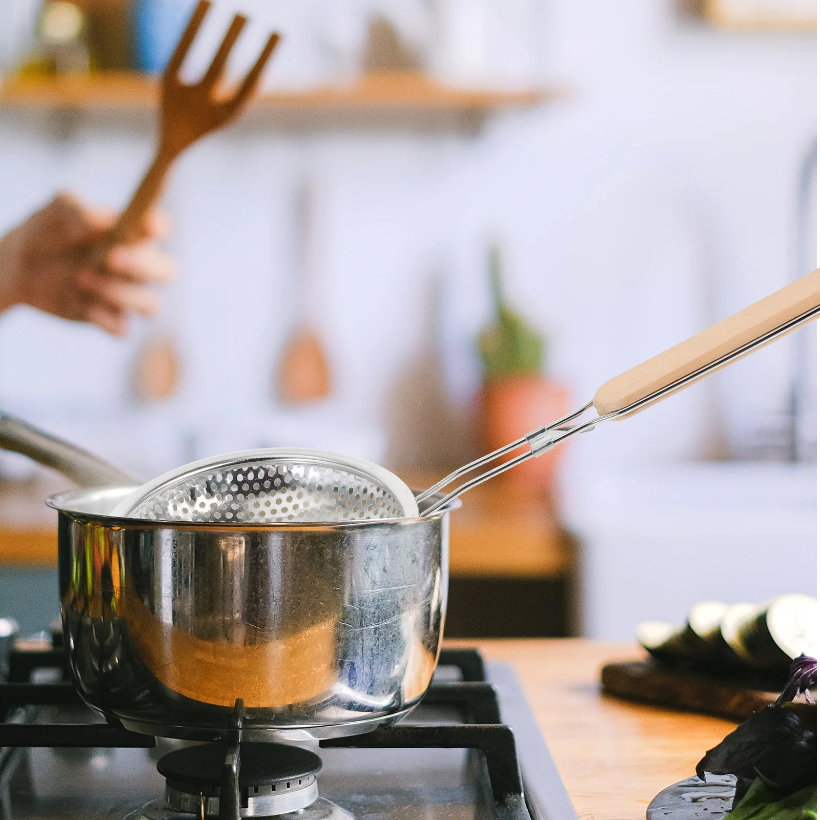 

2Pcs Round Hole Skimmer Spoon Wooden Handle Thick Stainless Steel Oil Draining Spoon Noodle Strainer Kitchen Cooking Tool