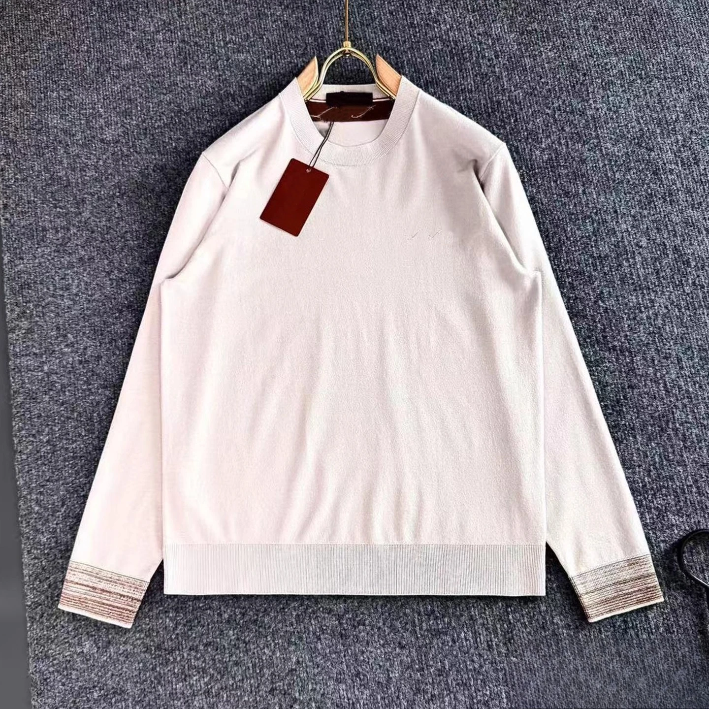 Lässiger Strickpullover für Herren mit LP-Jacquard-Rundhalsausschnitt und langen Ärmeln