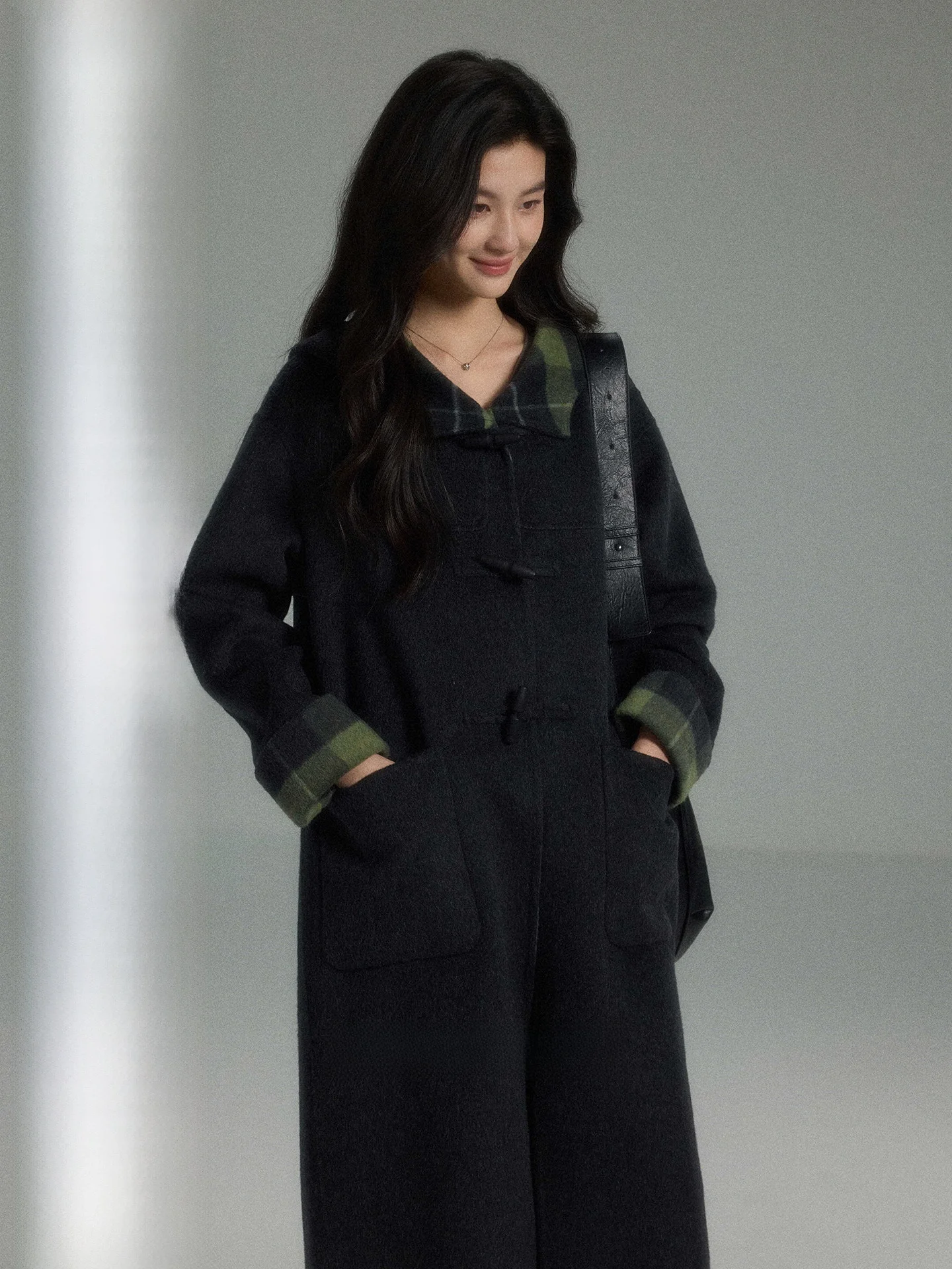 

Double-Sided Wear Long Woolen Coat with Hat Fem Sle Plaid Design Vintage Straight Cut Sve Long Single Button Closure