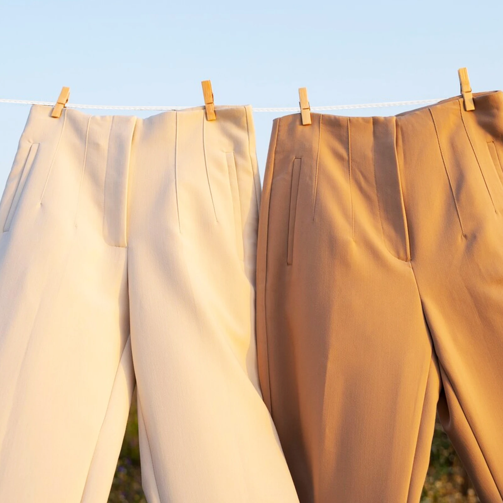 

Lightweight Portable Clothesline Retractable Suction Cup Camping Outdoor Travel Drying Line for Balcony Hotel Cruise Laundry Use