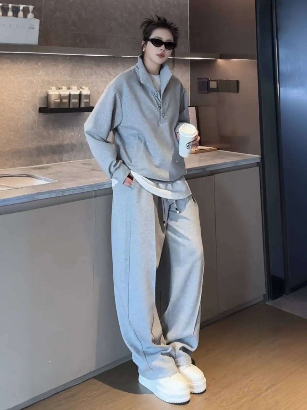 

Spring New Men's Casual Sportswear Set with Turquoise Buttons Long Sve Sweatirt And Pants Couple Matching Two-Piece Suit