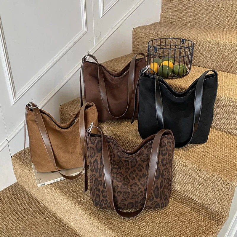 

High-End Women's Simple Elegant Leather Tote Bag Paris Fashionable Popular Casual Vintage Ladies Crossbody Bag