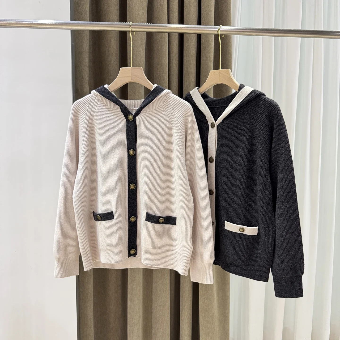 

25 Early Autumn New Color-Contrast Cashmere Wool Cardigan Hooded Round Neck Long Sleeve Knitted Cardigan Color-Contrast Classic