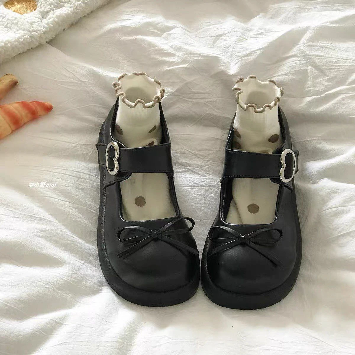 Süße Kawaii Lolita Mary Janes JK Schuhe Damen Kunstleder Kleine Schleife Herz Metallschnalle Flache Schuhe Studentinnen Flache Uniformschuhe – Detail 5