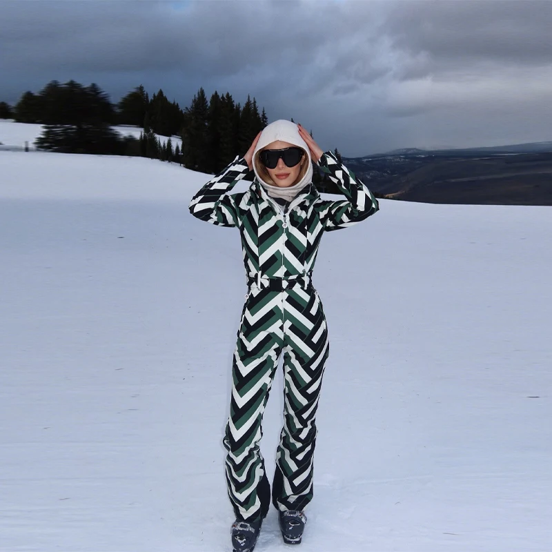 

Женские утепленные лыжные костюмы: стильные куртки с высоким воротником и капюшоном, облегающие теплые пальто, водонепроницаемые брюки для сноуборда, новая коллекция 2026 для активного отдыха