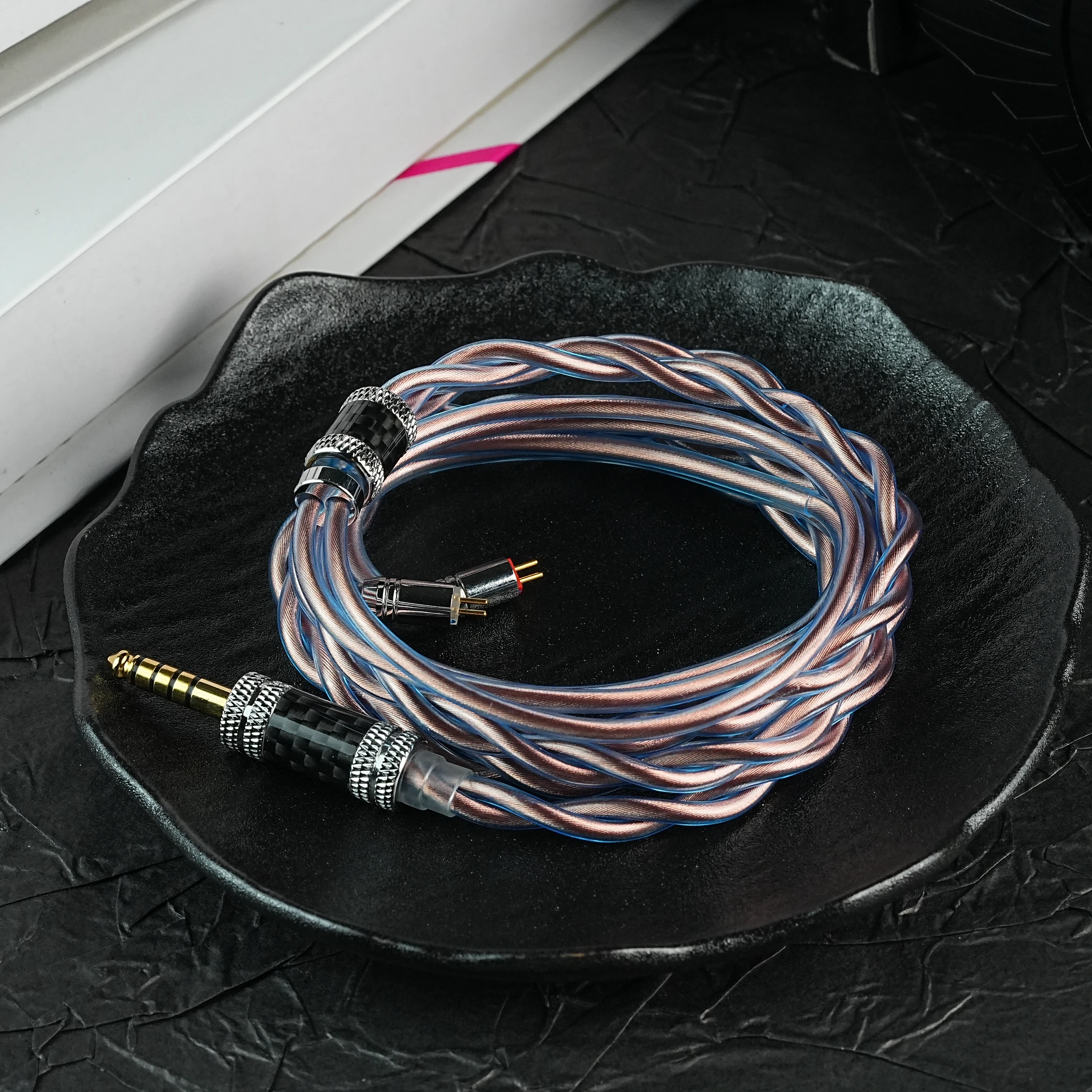 XINHS 2-adriges, gedrehtes, einkristallbesetztes, geflochtenes Kopfhörer-Upgrade-Kabel aus Kupfer, geeignet für SENNHEISER KZ ZSN – Detail 1