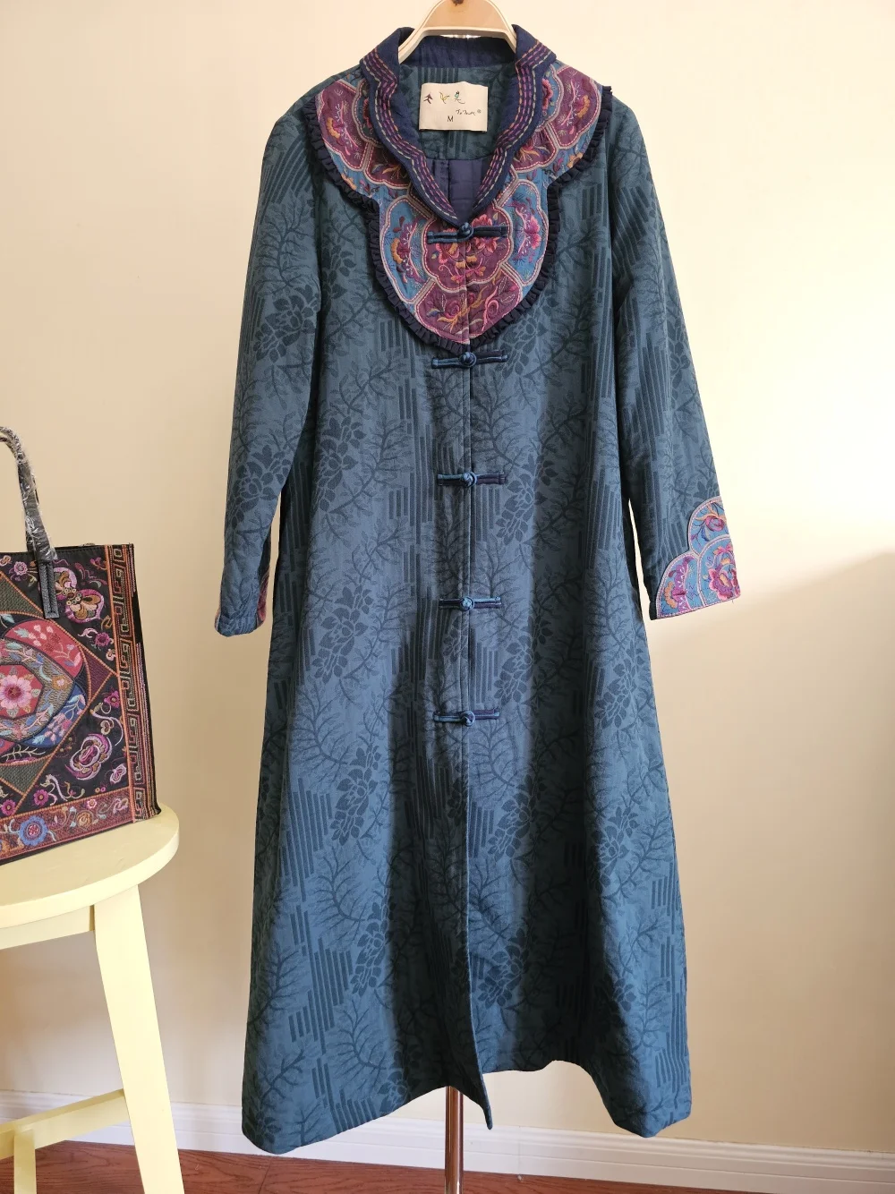 Abrigos de invierno Vintage para mujer, prendas de vestir exteriores de jacquard de lino y algodón verde, parkas bordadas de estilo étnico, ropa larga gruesa de alta calidad