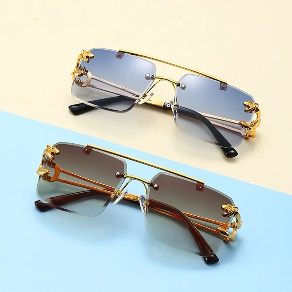 

Vintage Square Eyewear Punk Sun Glasses with Lion Decor Rimless Sunglasses Gradient Shades