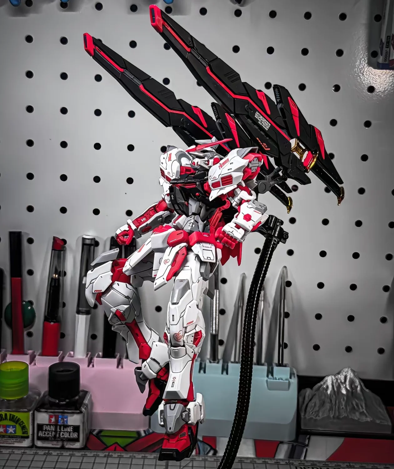 DABAN 8807 MG 1/100 Mars Red Astray Reprint MBF-P02 Model Kit Assembly Movable Robot Plastic Model Custom Toy Collection Gift