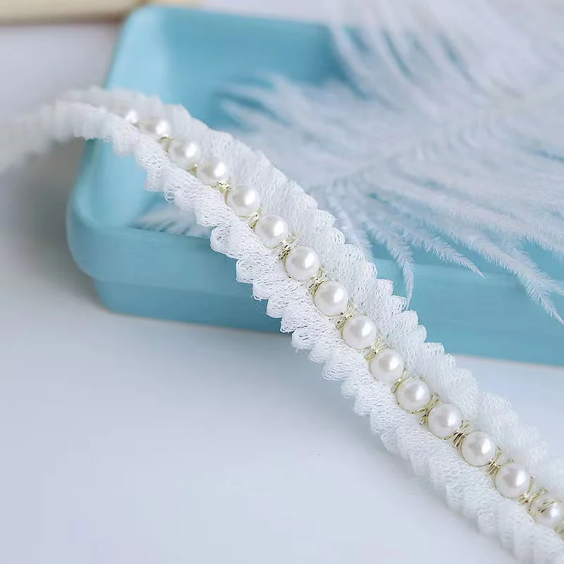 2CM geniş beyaz örgü pilili parıltılı kumaş boncuklu saçak dantel kenar Trim konfeksiyon yaka şerit düğün elbisesi DIY aplike dekor