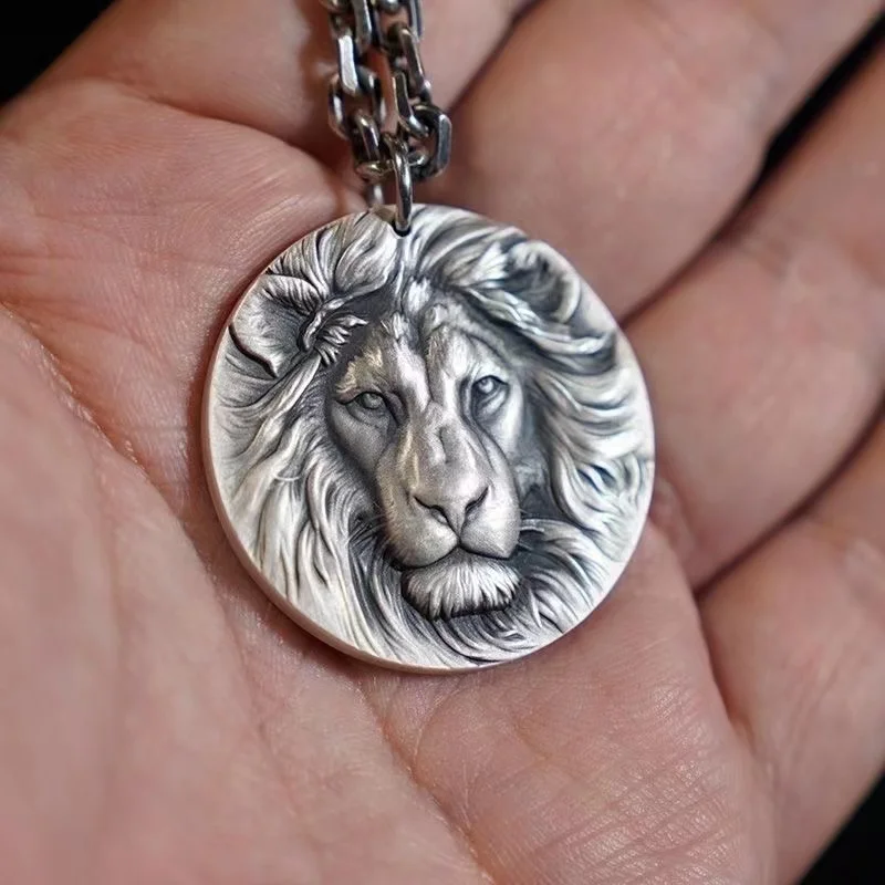 Vintage Embossed  Silver Color Lion Head Pendant Necklace Punk Motorcycle Rock Men Lion Necklace Accessories（pendant+chain）