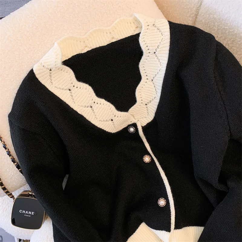 Women's Black Gothic Cropped Cardigan Sweater Vintage 2000s Y2k Emo Jumper Knitwear Long Sleeves V-Neck Cashmere Sweater Autumn view 5
