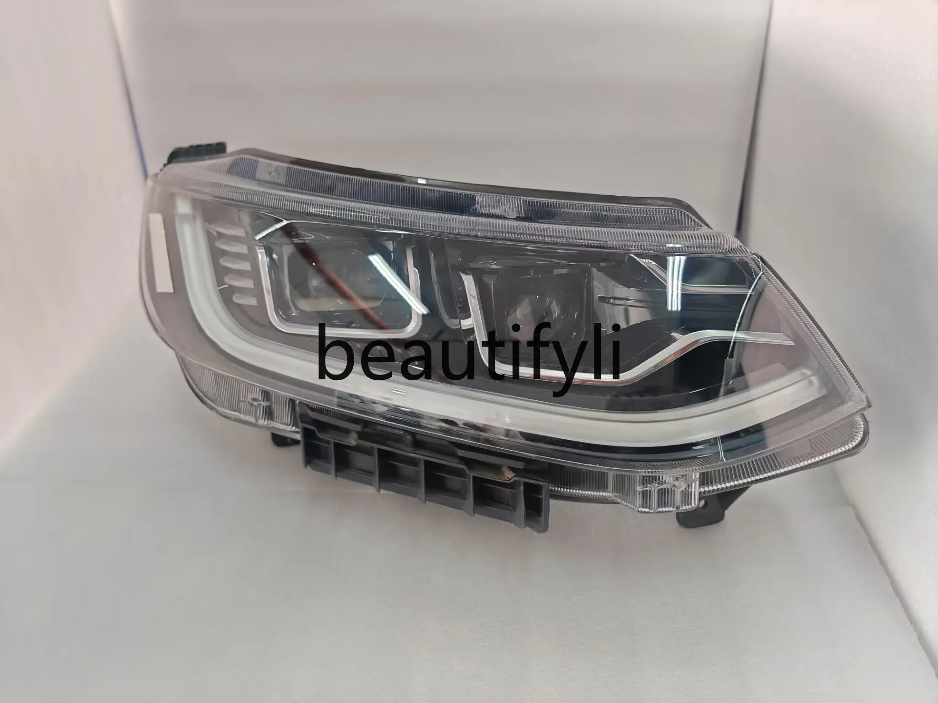 

Headlight assembly led