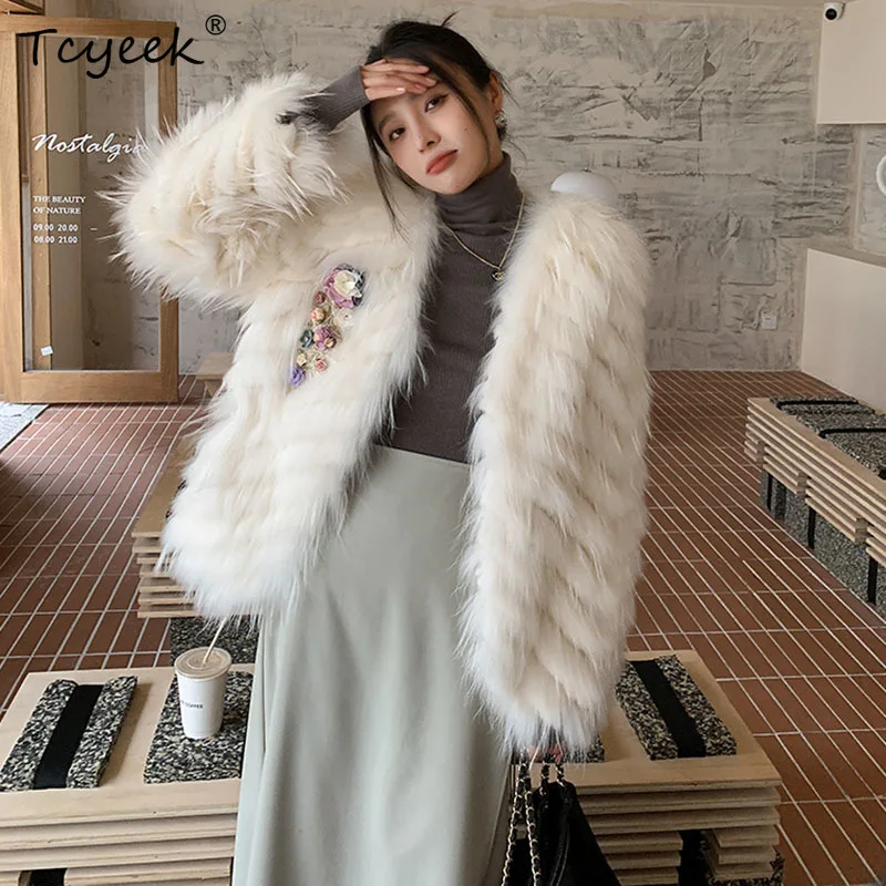 High Quality Raccoon Dog Fur Coat Women's Winter Short Casual Flower Brooch V-Neck Stripe Weave Real Fur Outerwear Office Lady