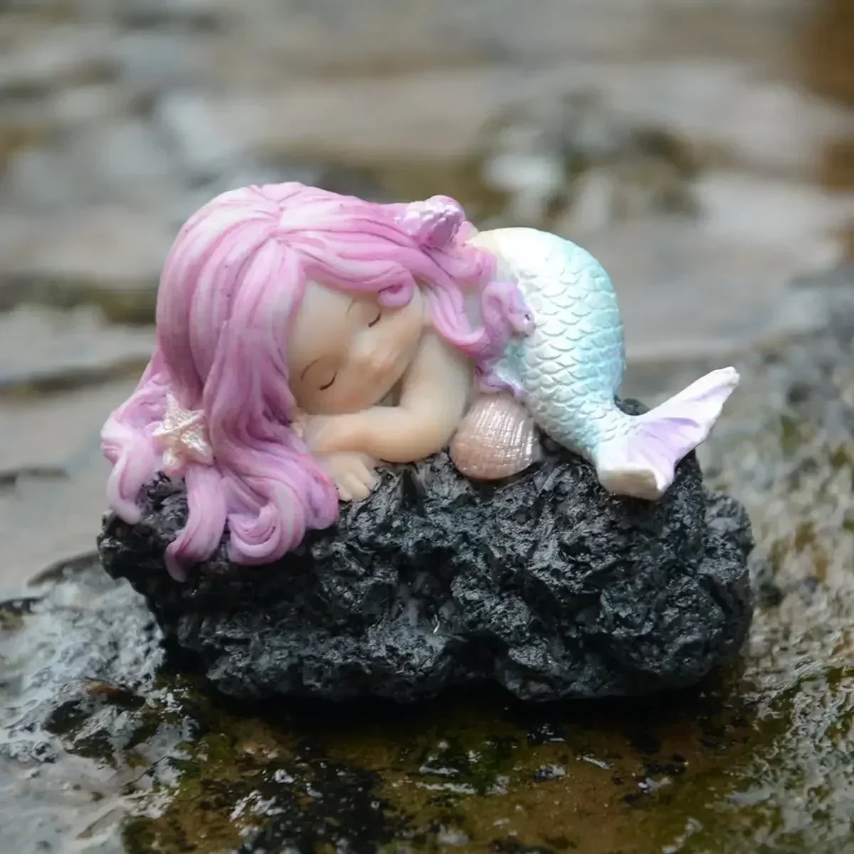 

Top Collection Figure Miniature Fairy Garden Decoration Terrarium Sleeping Little Mermaid on Rock Statue Plant Pots Decorative