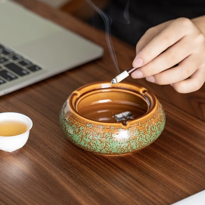Elegant Ceramic Ashtray with Lid for Living Room Office Traditional Chinese Decorative Item High-End Glazed Change Ashtray