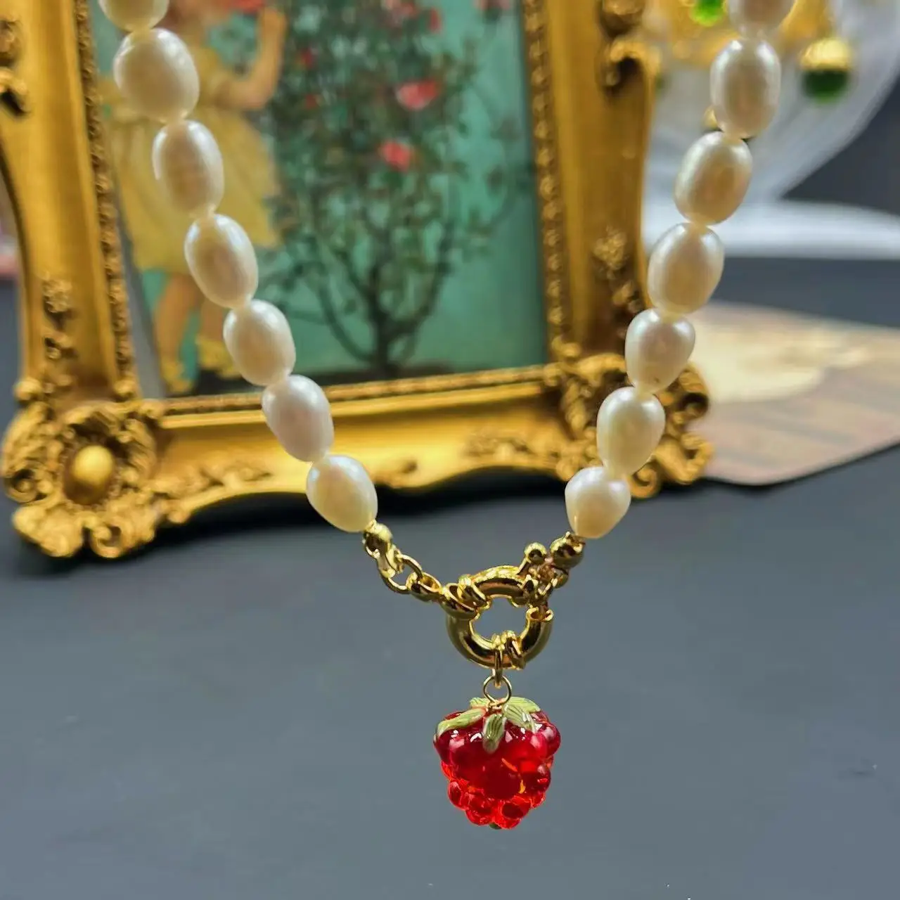 

Qingdao Middle Ancient Vintage Glass Strawberry Red Color Freshwater Pearl Cute Fashion French Pearl Necklace