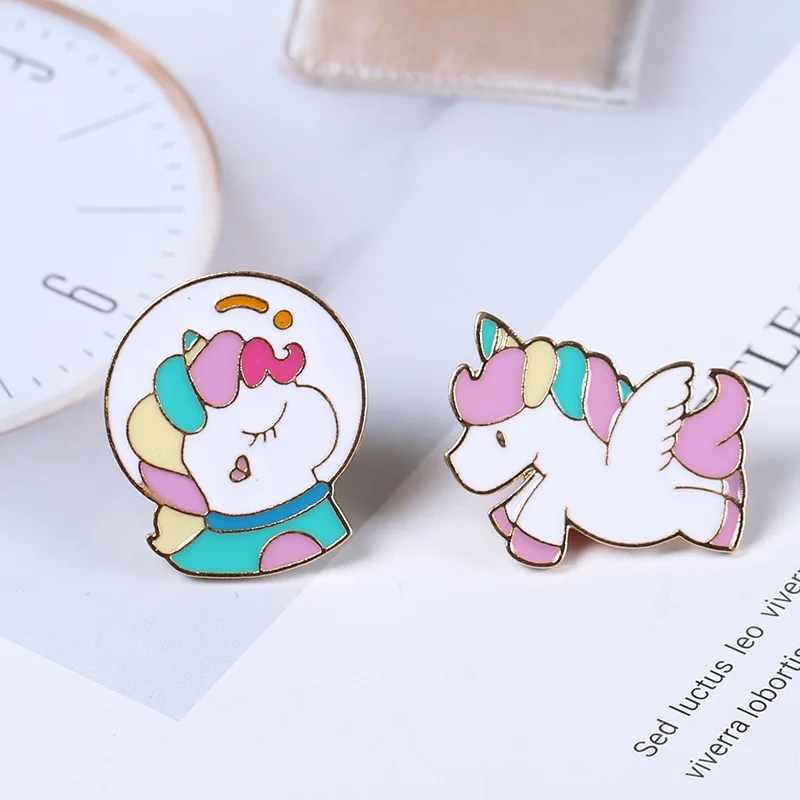 

Unicorn cartoon brooch Sweet and cute brooch