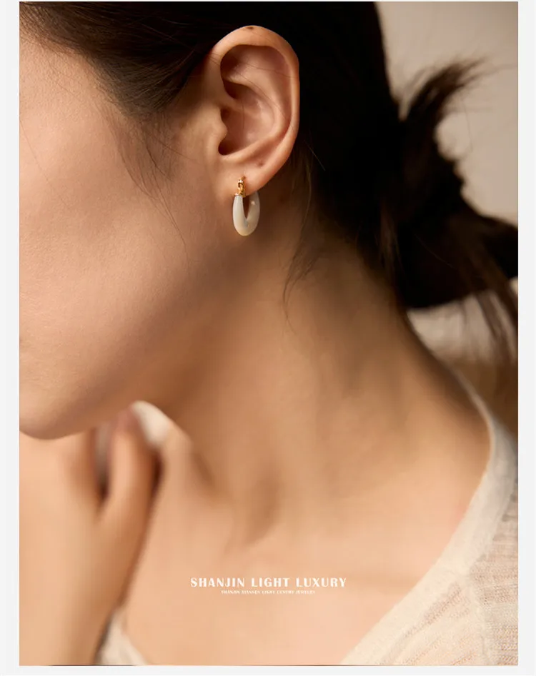 Wu Lingzhi Earrings Female 100% Silver Natural Shell Moon Ear Decoration Top Quality Luxury New Arrival