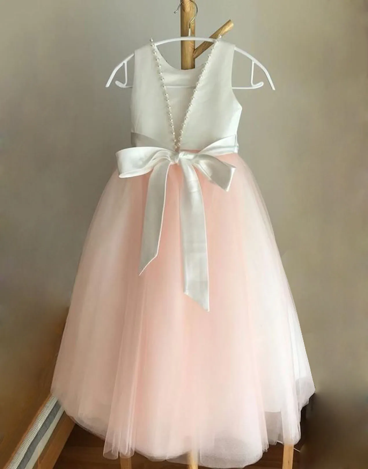 A-Line Pearl Tulle First Communion Dresses With Sash Deep V Back Wedding Dress For Flower Girl Pageant Birthday Party Gown Long