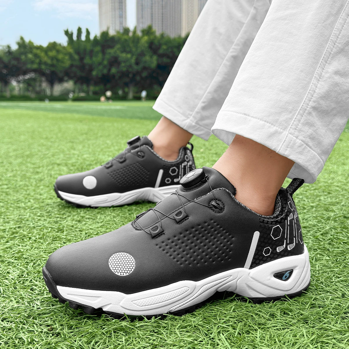 Men Golf Shoes Luxyry Lightweight Field Professional Non-Slip Fashion Women Breathable Plus Size Athletic High Quality Sneakers