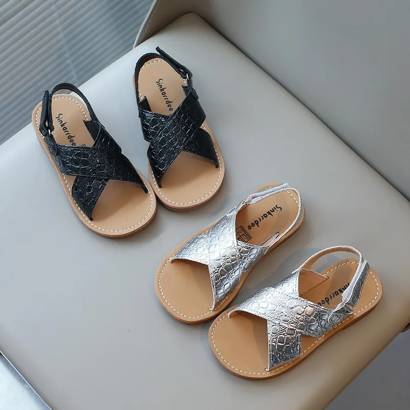 

Fashion Girls' Shoes 2026 Summer New Kids Intersection Sandals Simple Versatile Girls' Open Toed Beach Shoes Sandalias De Mujer