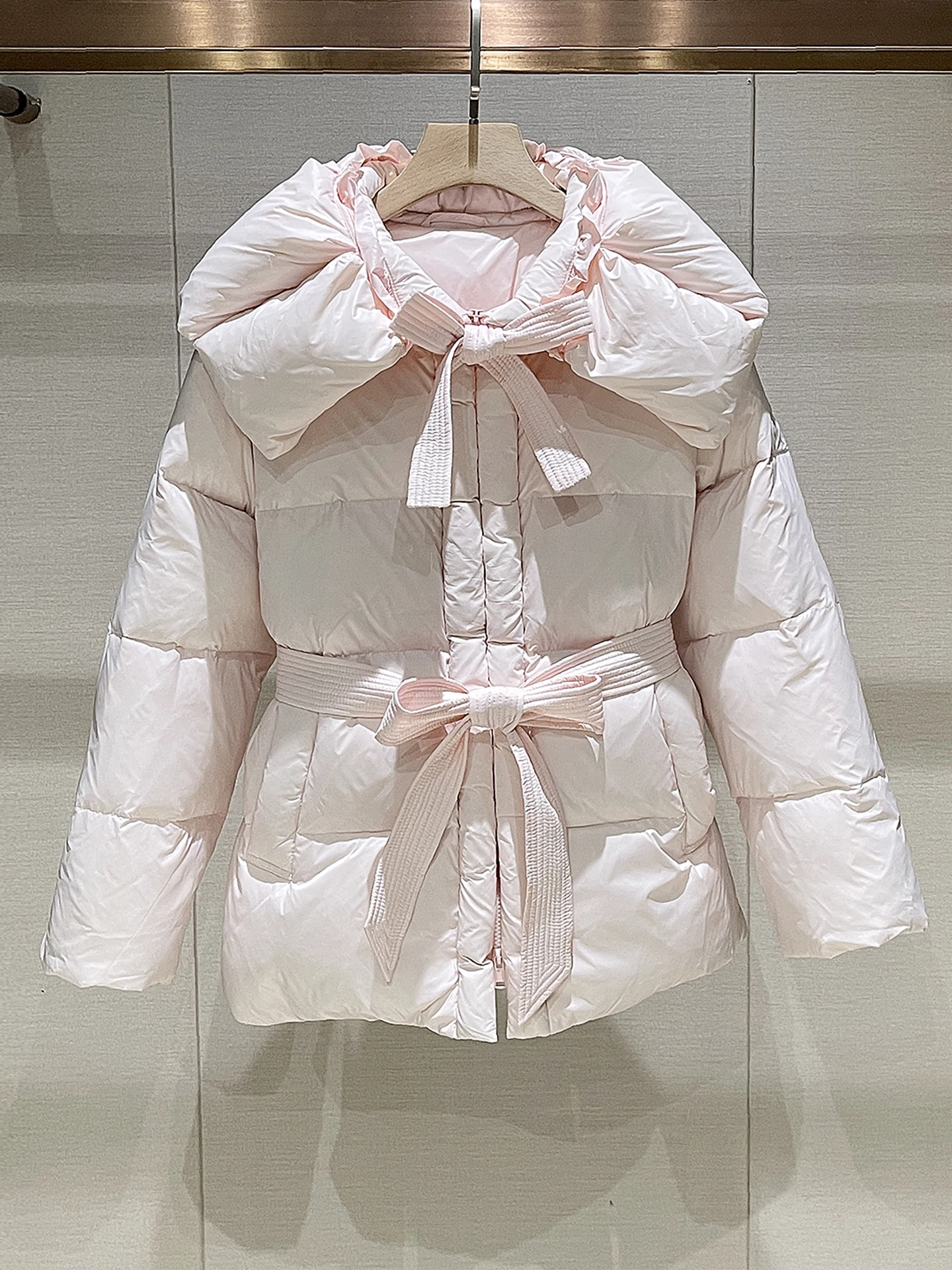 Ultraleichte Langarm-Daunenjacke mit Kragen für Damen, hohe Taille, Knoten, Herbst-Winter, neue Sle Commute Ele