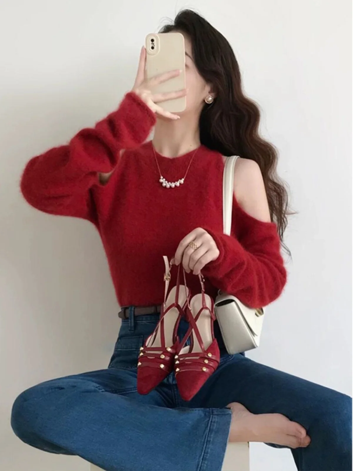 빨간색 니트 스웨터 여성용 봄 가을 신상 어깨 노출 후드티 부드럽고 편안한 울 순수한 매력 독특한 새해